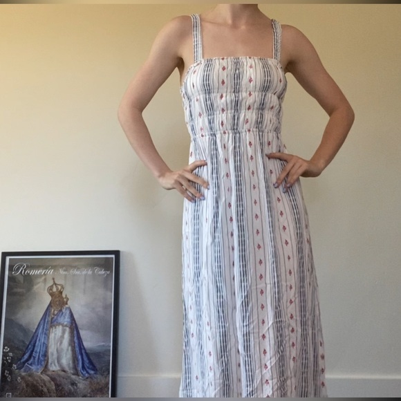 Cottagecore ruched maxi dress with floral vintage wallpaper motif! - Picture 4 of 5